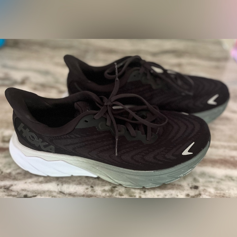 Unavailable- Hoka Arahi 6 Black Running Shoes women’s size 8